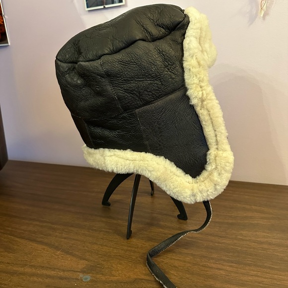 Shearling Trapper Cap - Picture 2 of 3